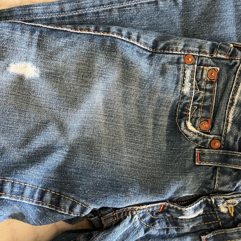 True Religion size 26 bootcut worn look . Inseam 28 inches . Excellent condition - Picture 4 of 9